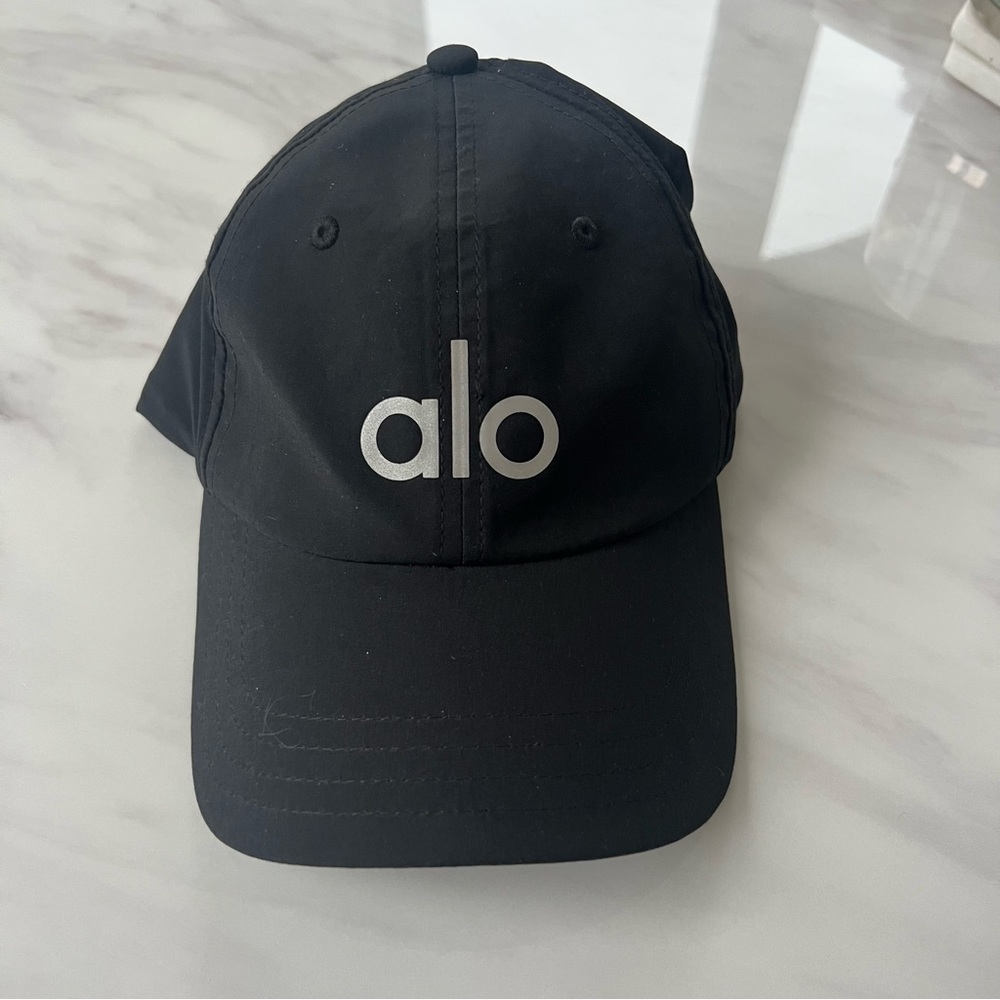 Alo Hat, like new!!